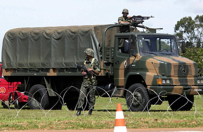 Caminhão do Exército Brasileiro (EB)