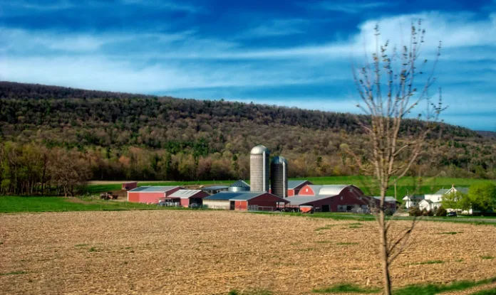 Fazenda com silos