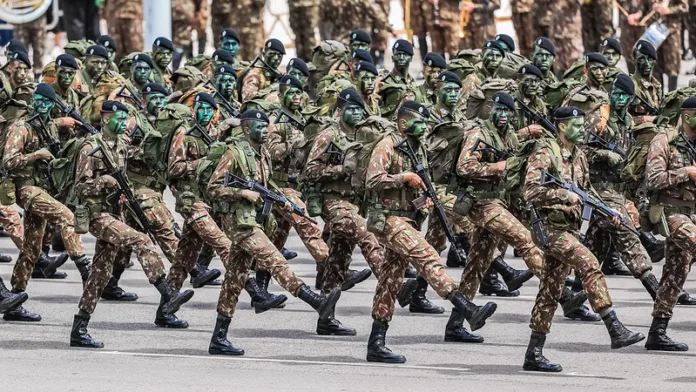 Militares do Exército Brasileiro (EB)